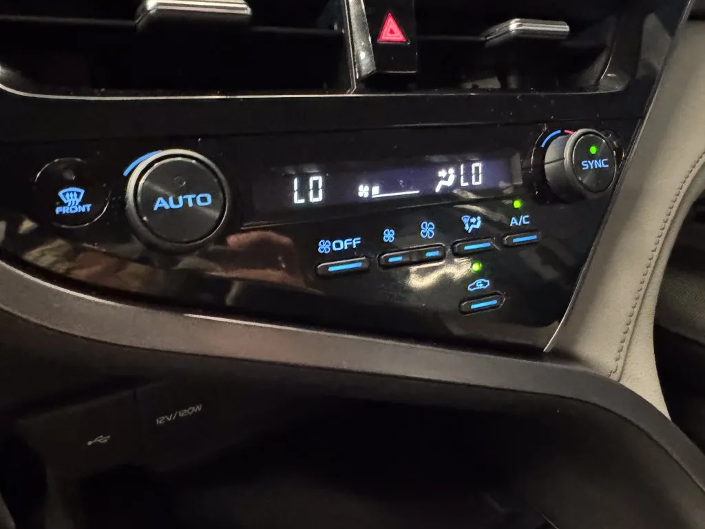 Toyota Camry photo 15