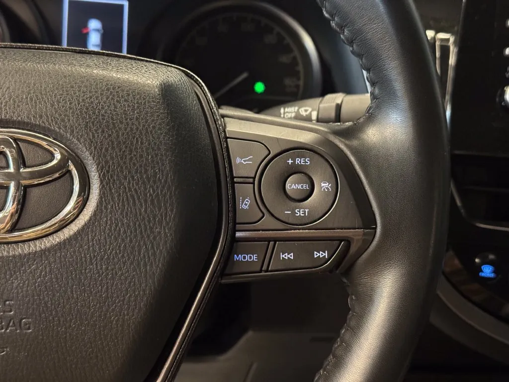 Toyota Camry photo 12