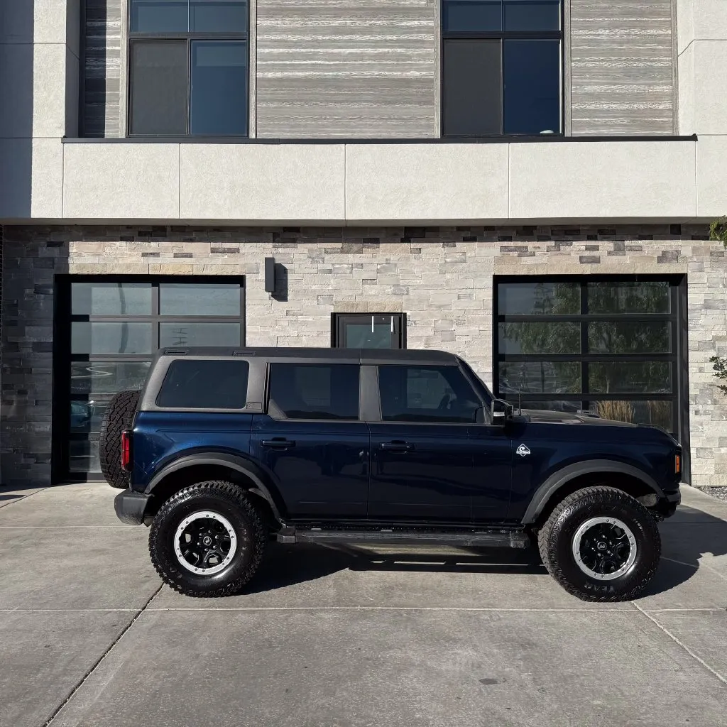 Ford Bronco photo 2