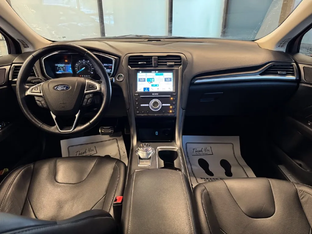 Ford Fusion photo 9
