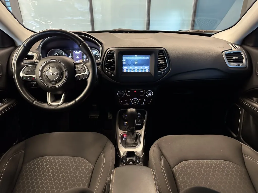 Jeep Compass photo 9