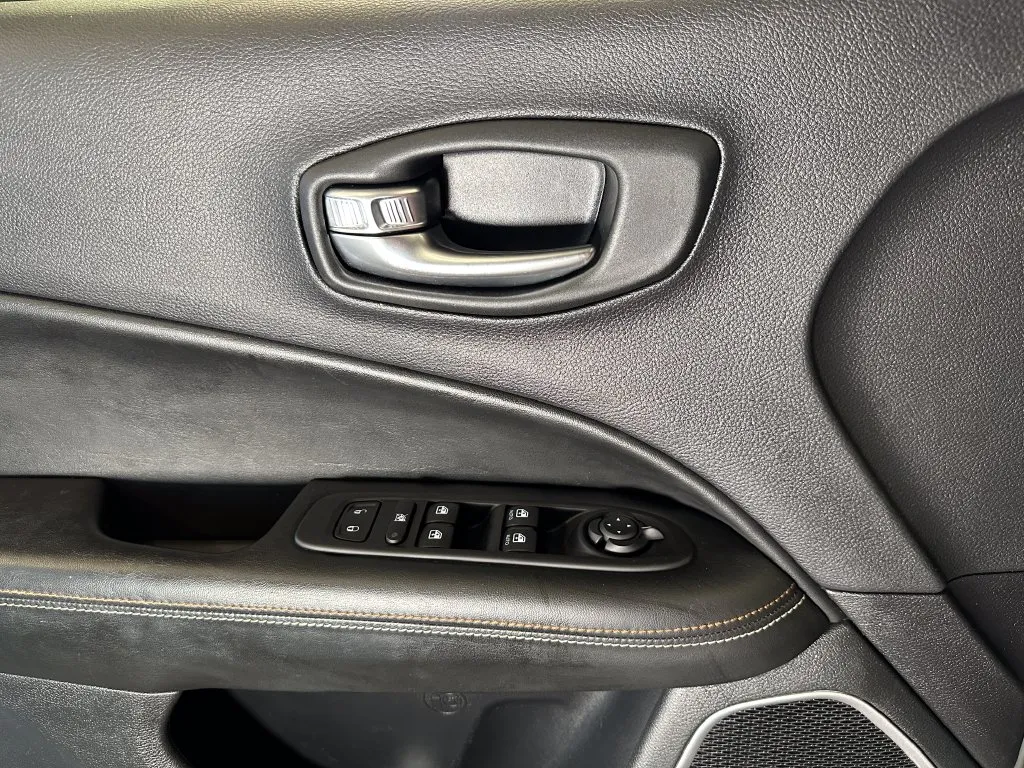 Jeep Compass photo 18
