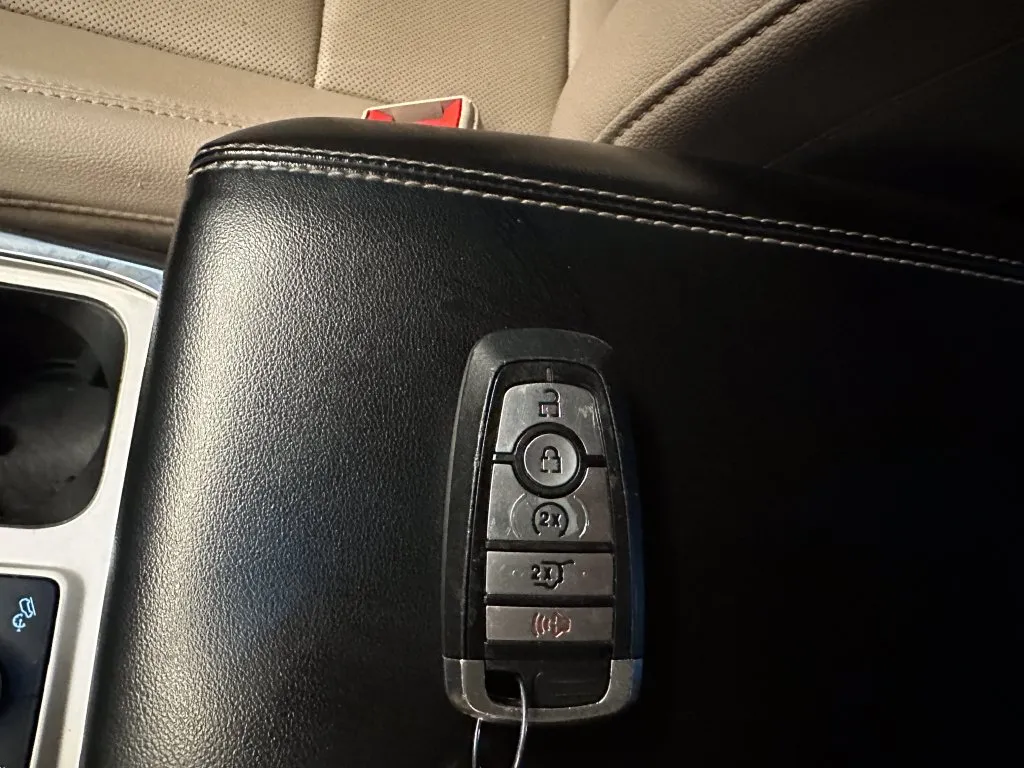 Ford Explorer photo 17