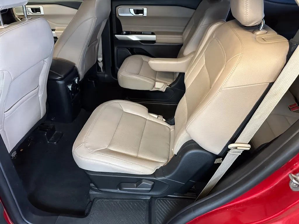 Ford Explorer photo 22
