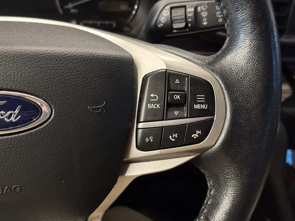 Ford Explorer photo 12