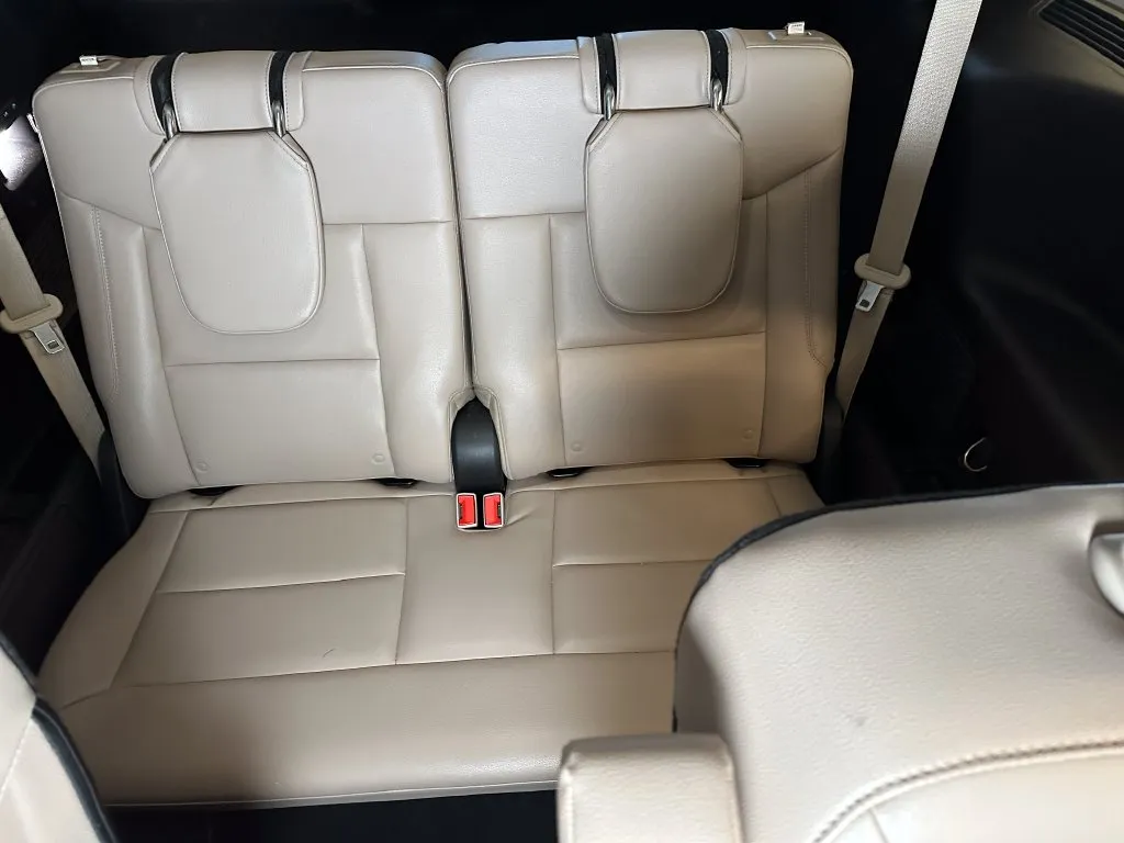 Ford Explorer photo 23