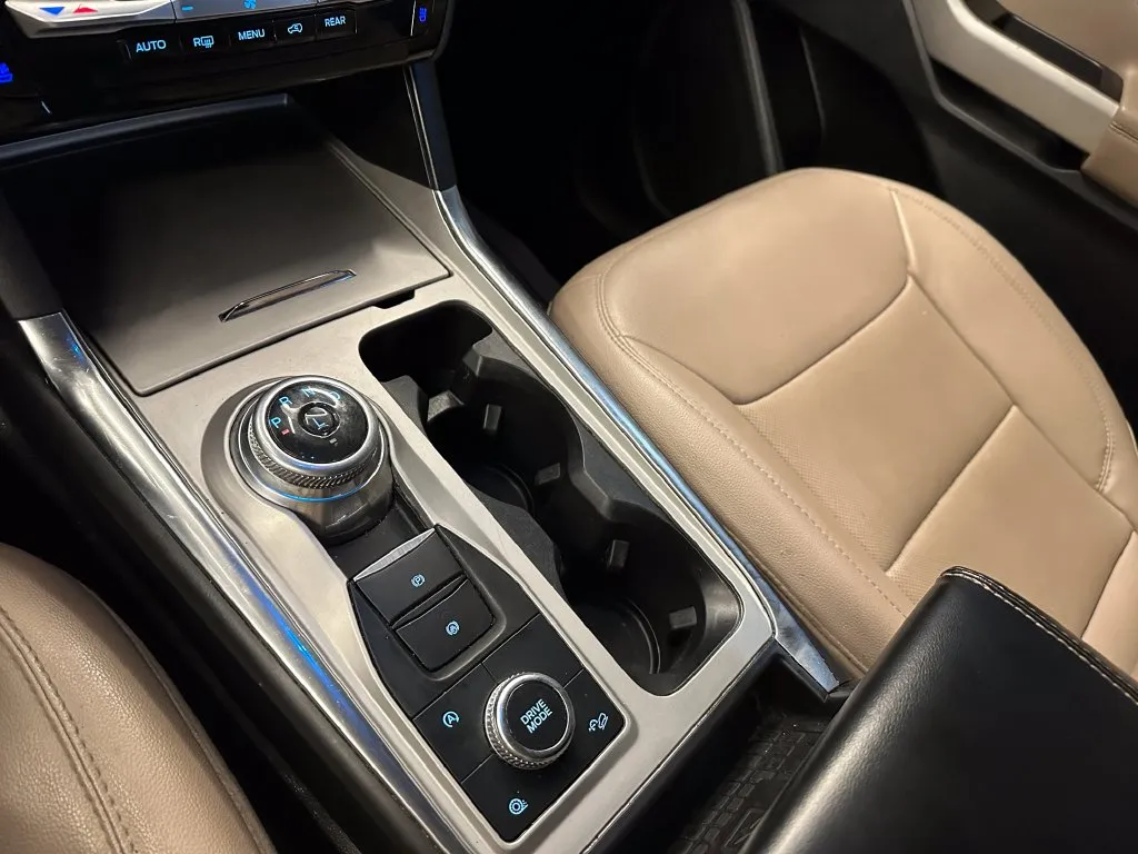 Ford Explorer photo 16