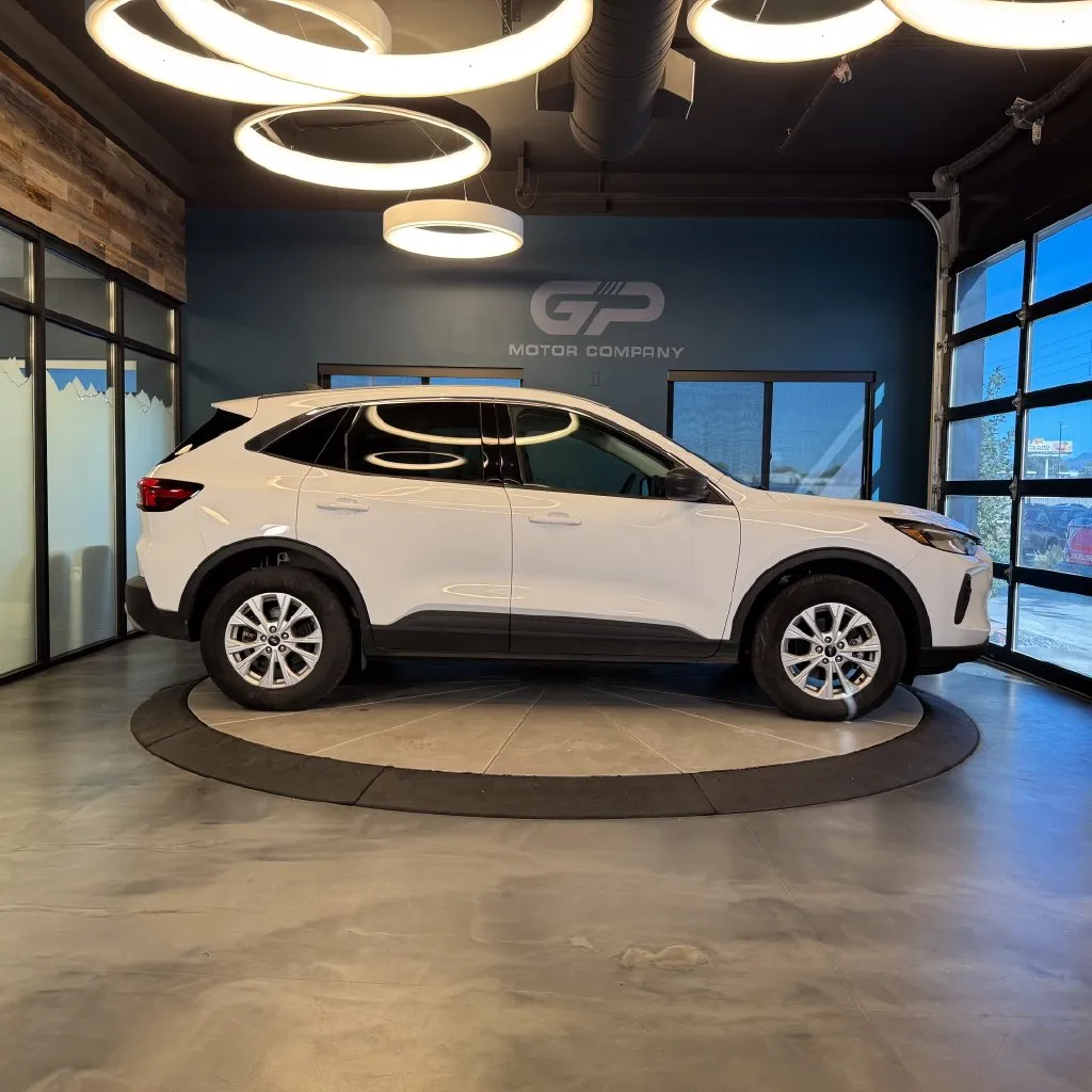 Ford Escape photo 2
