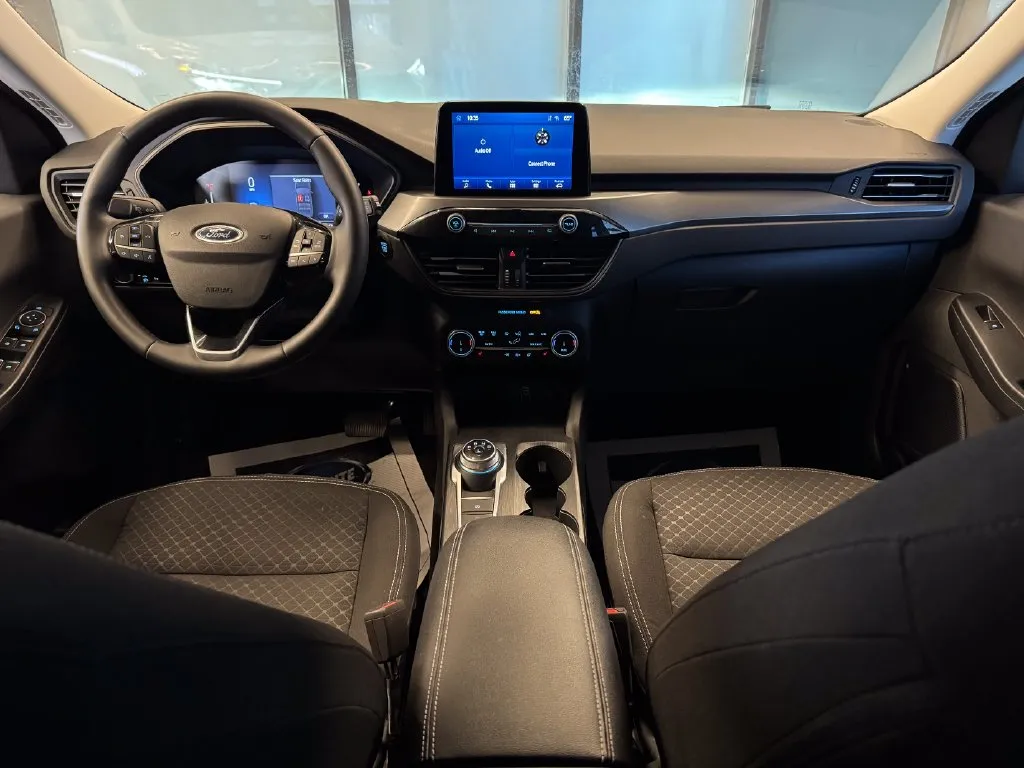 Ford Escape photo 9
