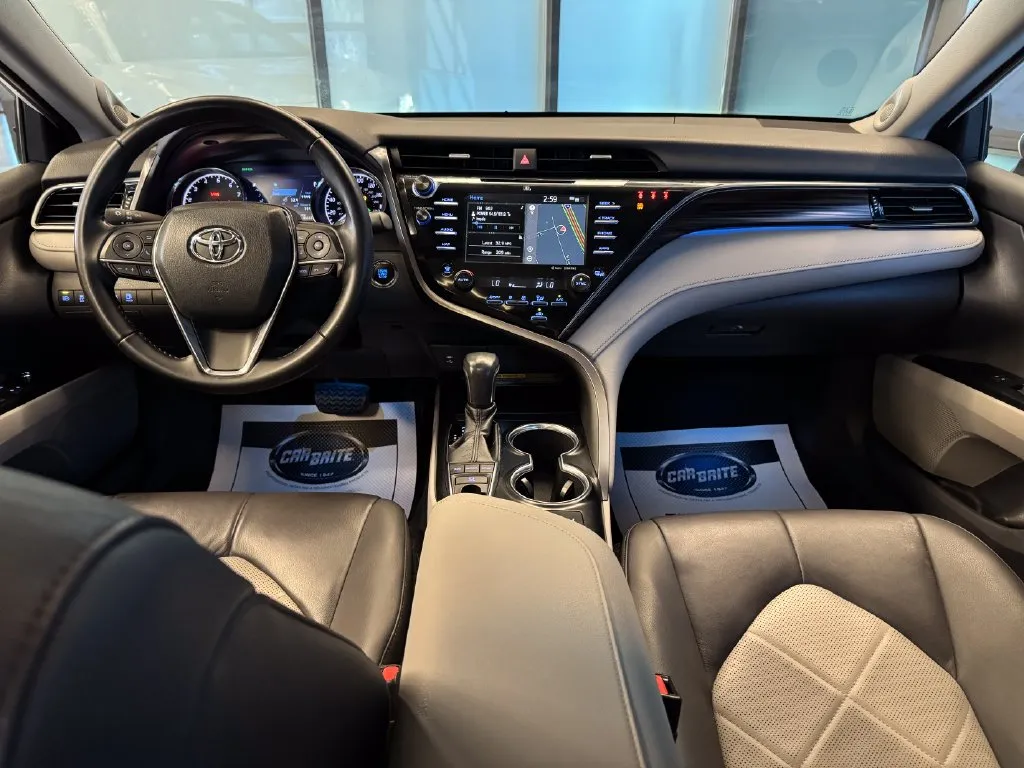 Toyota Camry photo 9