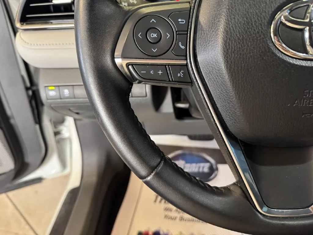 Toyota Camry photo 11