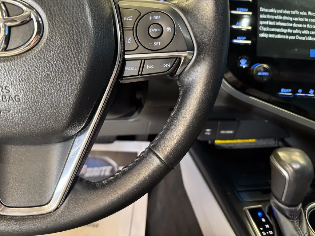 Toyota Camry photo 12