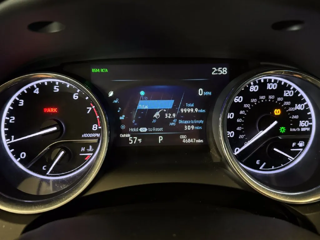 Toyota Camry photo 10