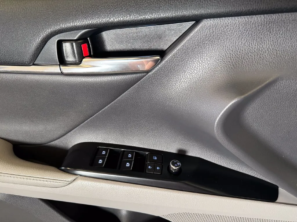Toyota Camry photo 19