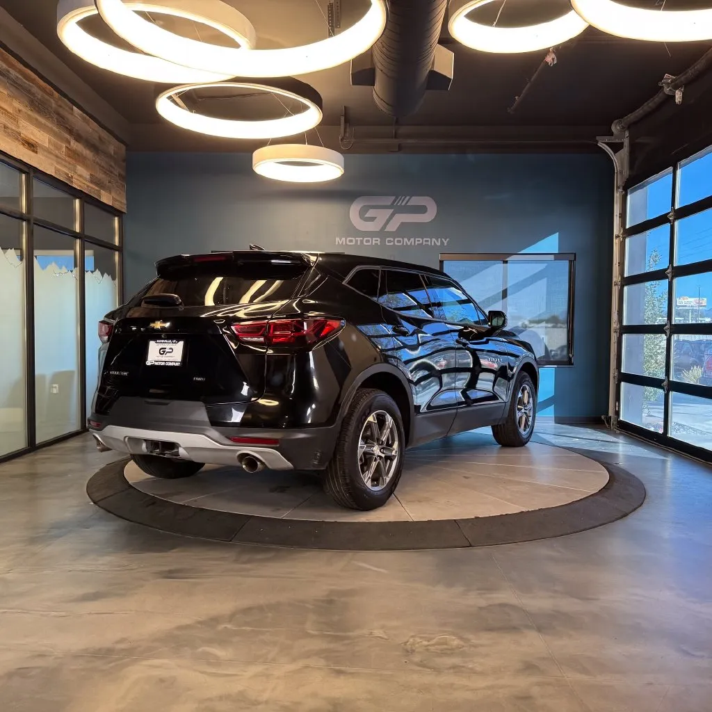 Chevrolet Blazer photo 3