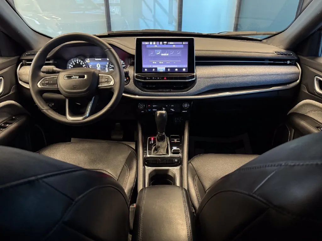 Jeep Compass photo 9
