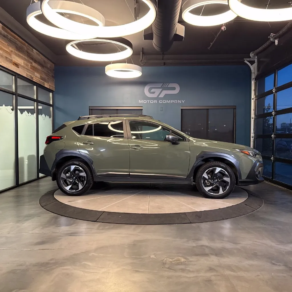 Subaru Crosstrek photo 2