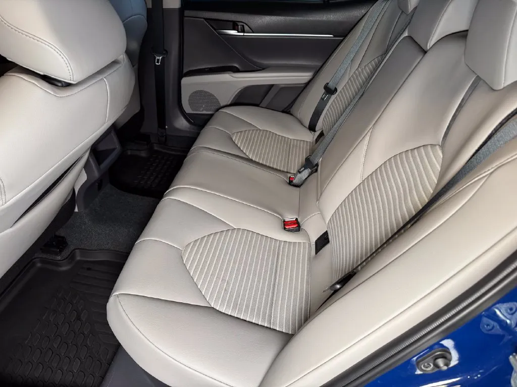 Toyota Camry photo 21