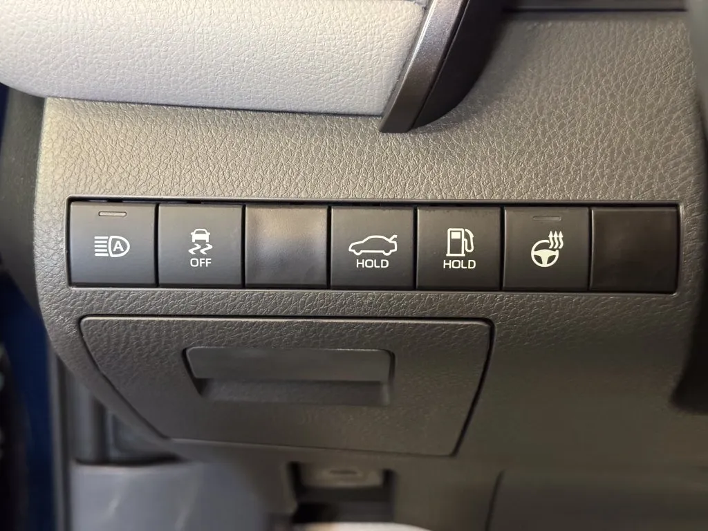 Toyota Camry photo 18