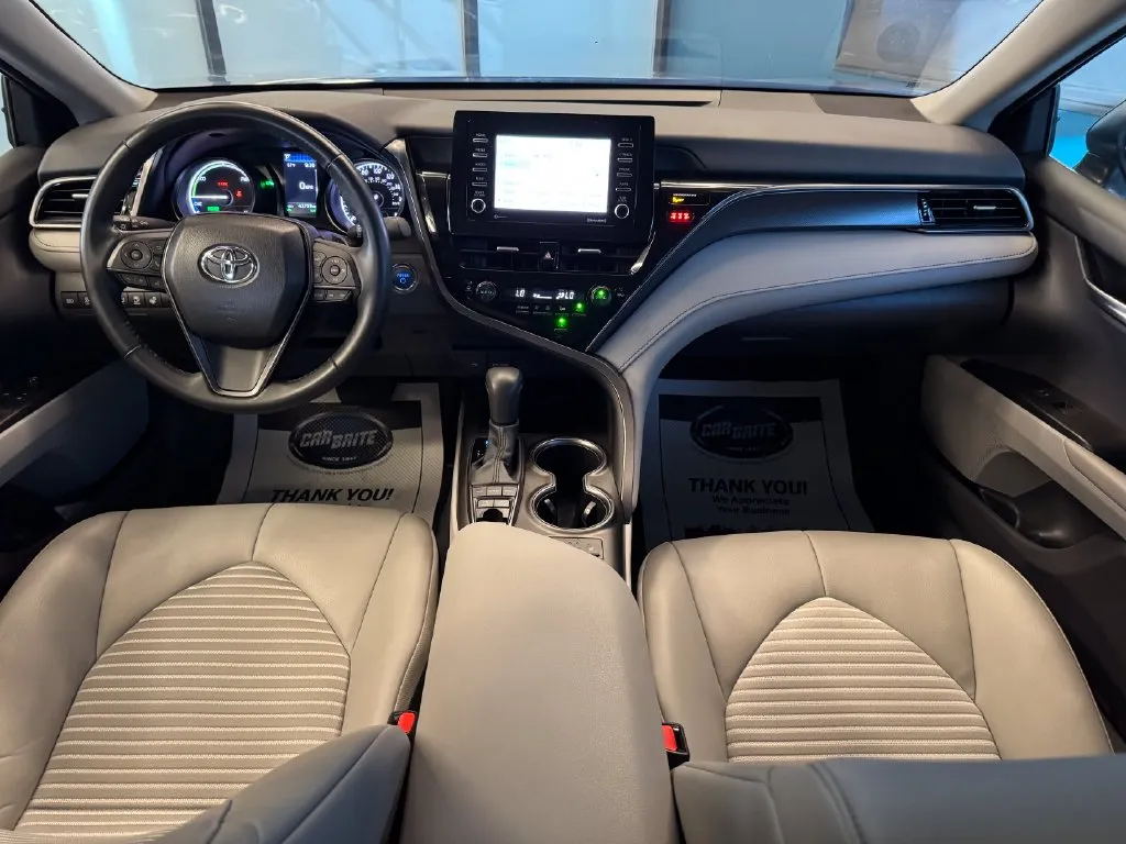 Toyota Camry photo 9
