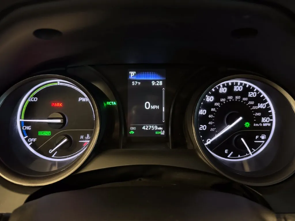 Toyota Camry photo 10