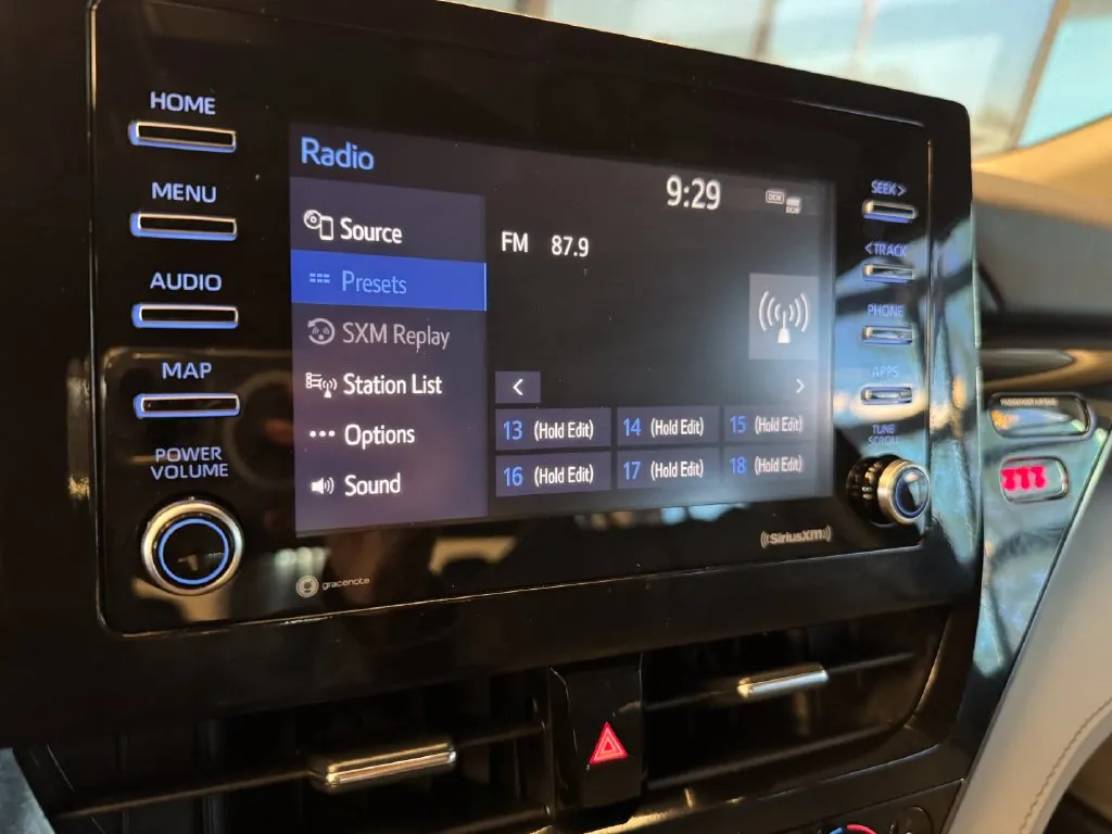 Toyota Camry photo 13