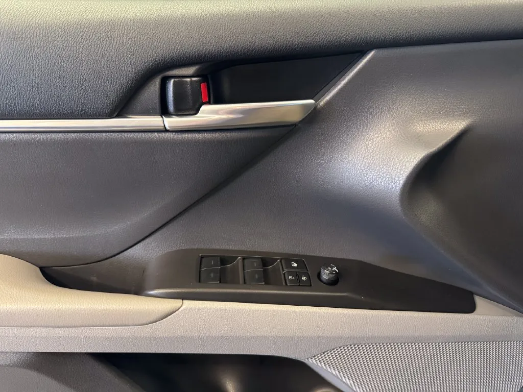 Toyota Camry photo 19