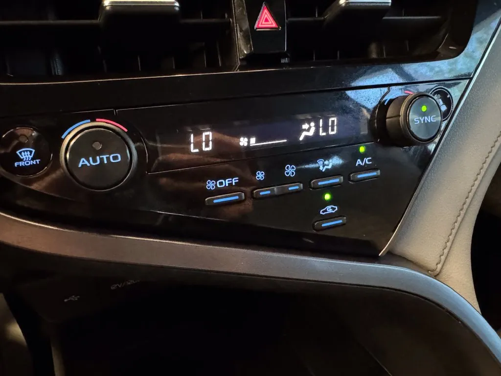 Toyota Camry photo 15