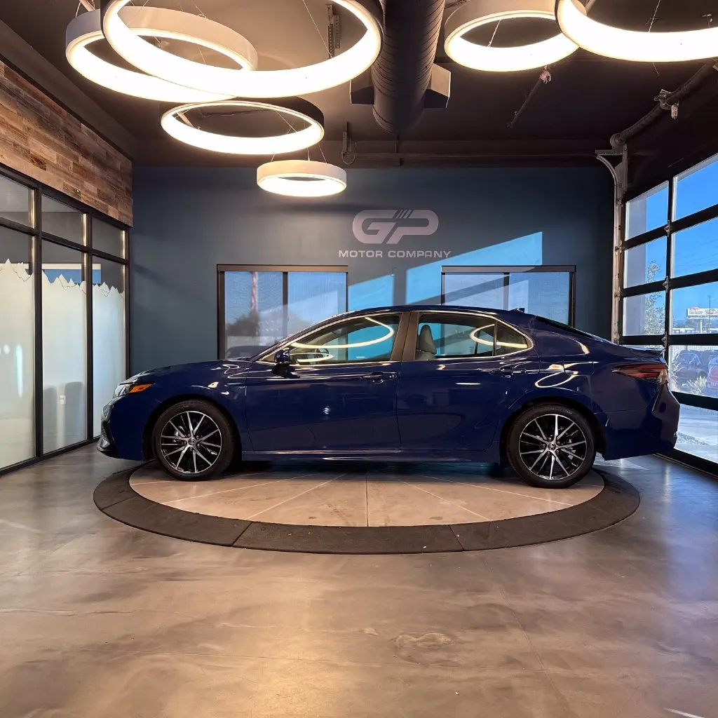 Toyota Camry photo 6