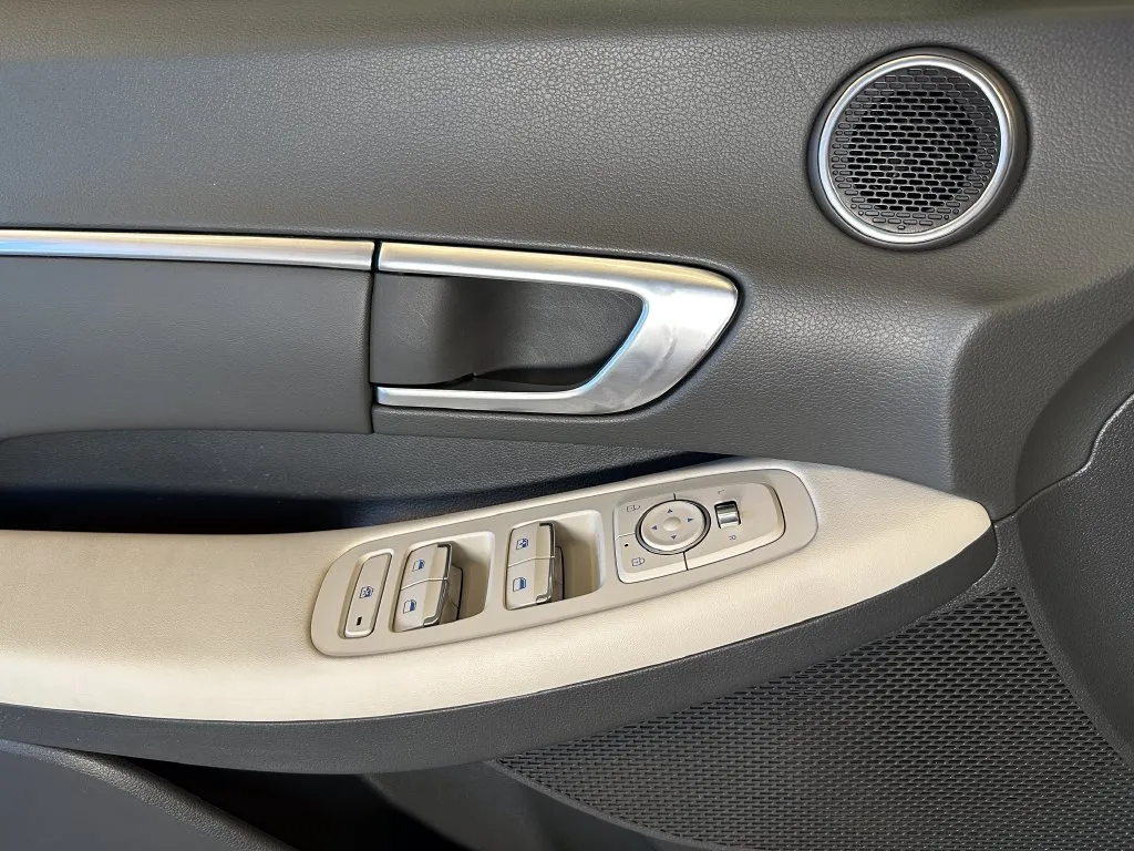 Hyundai Sonata photo 18