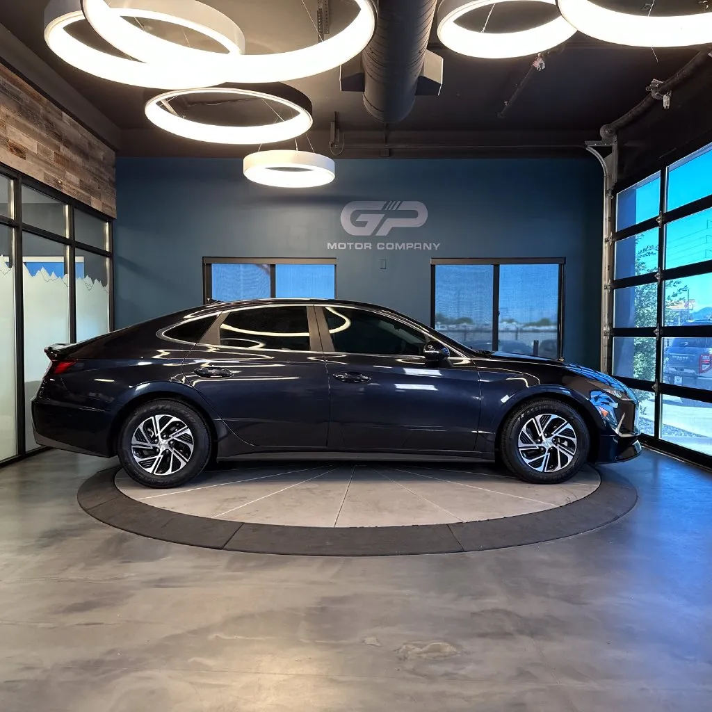Hyundai Sonata photo 2
