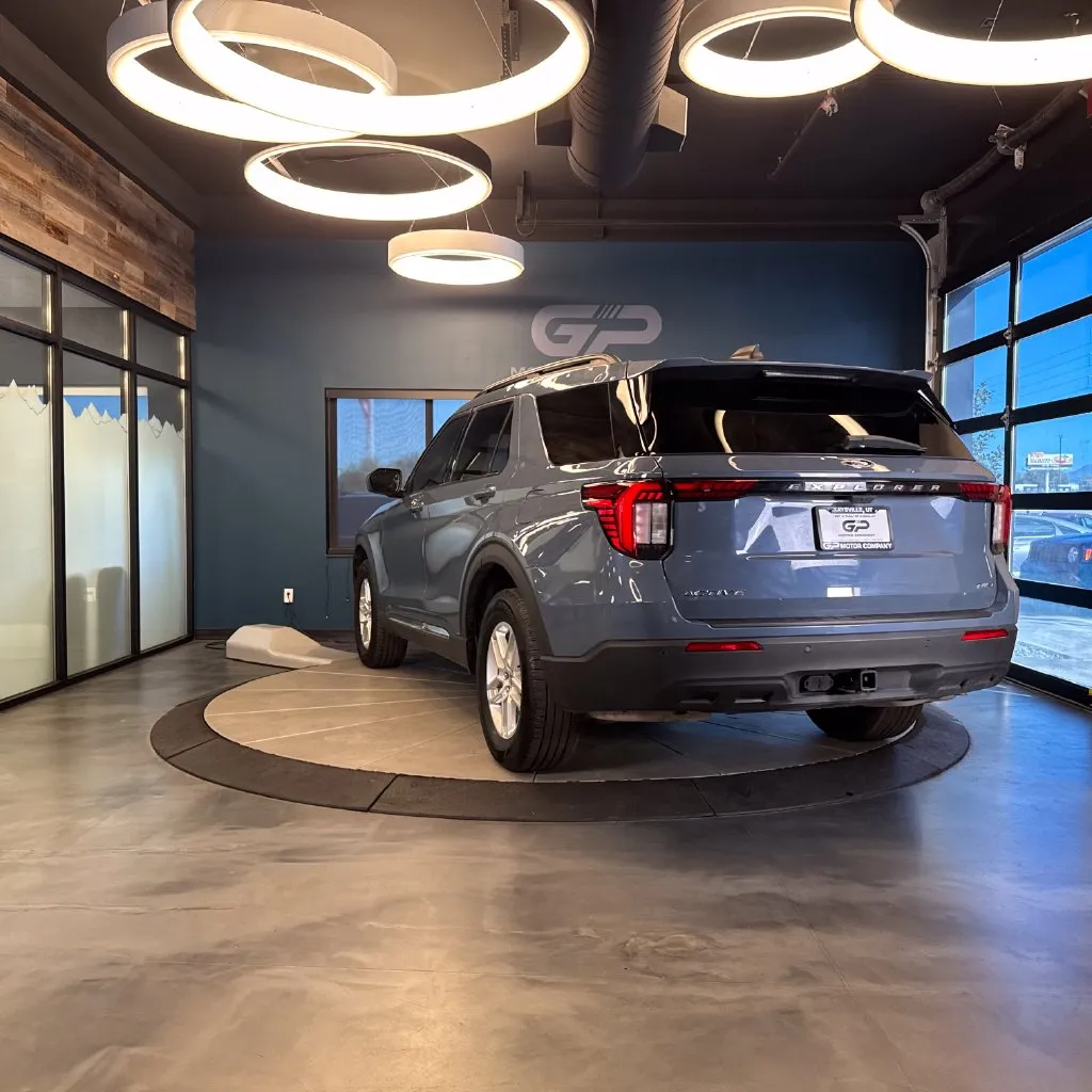 Ford Explorer photo 5