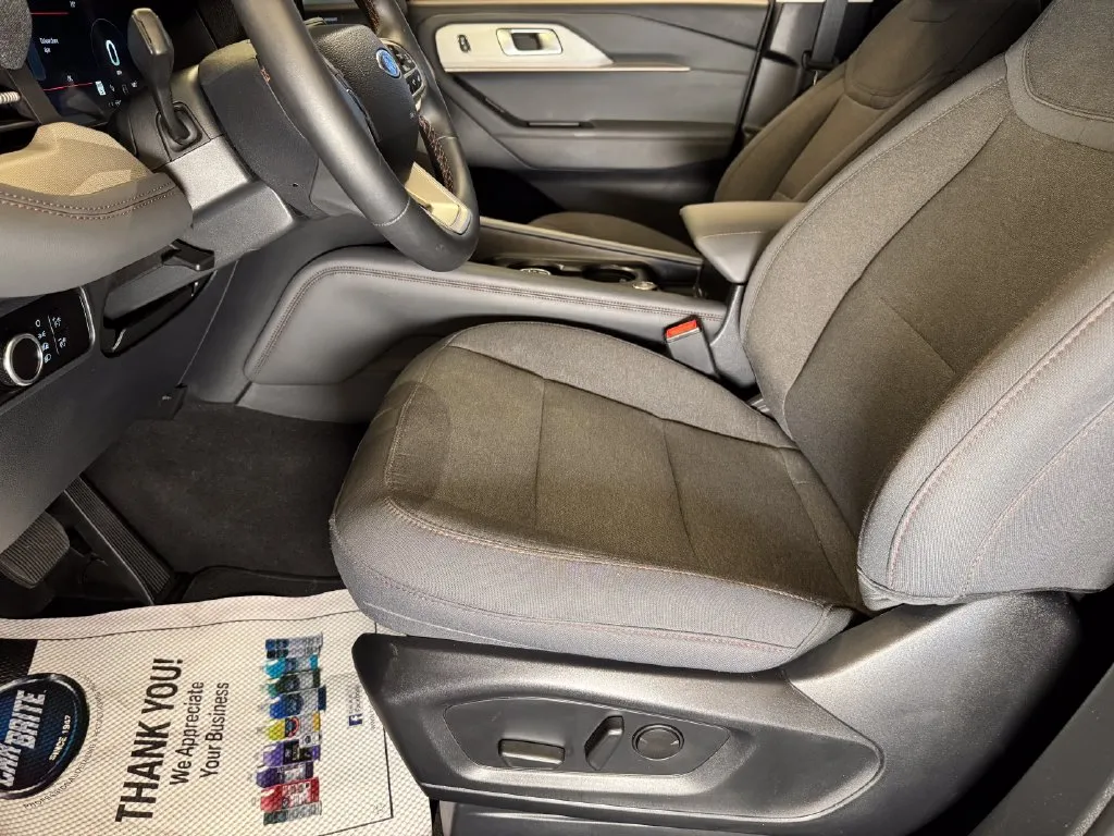 Ford Explorer photo 20