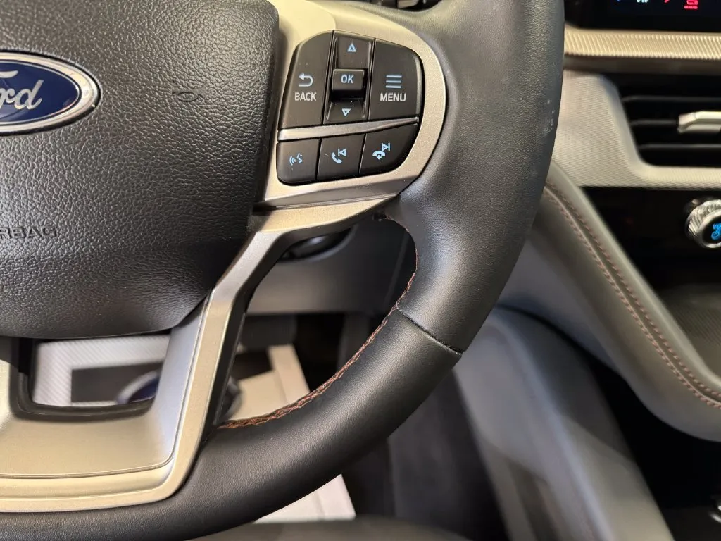 Ford Explorer photo 12
