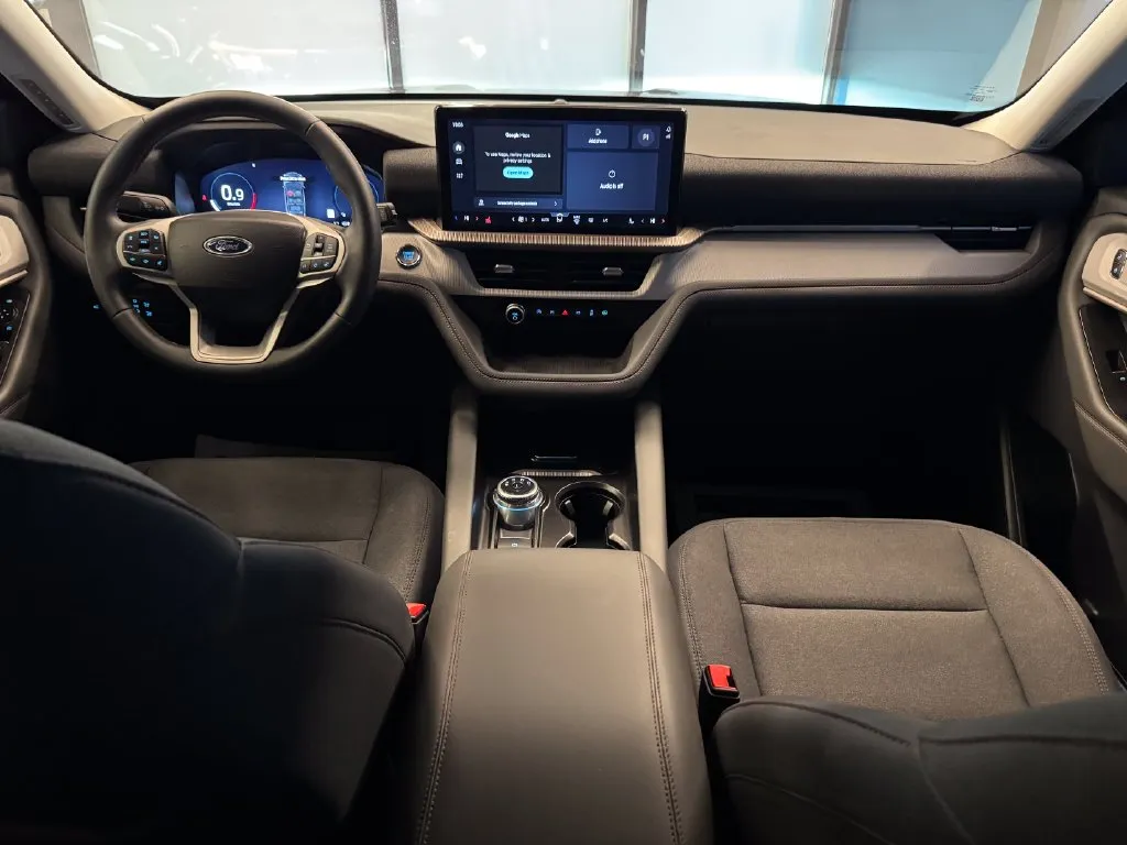 Ford Explorer photo 9