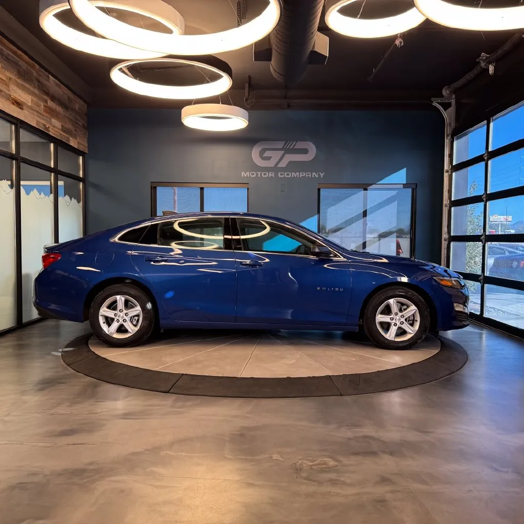 Chevrolet Malibu photo 2