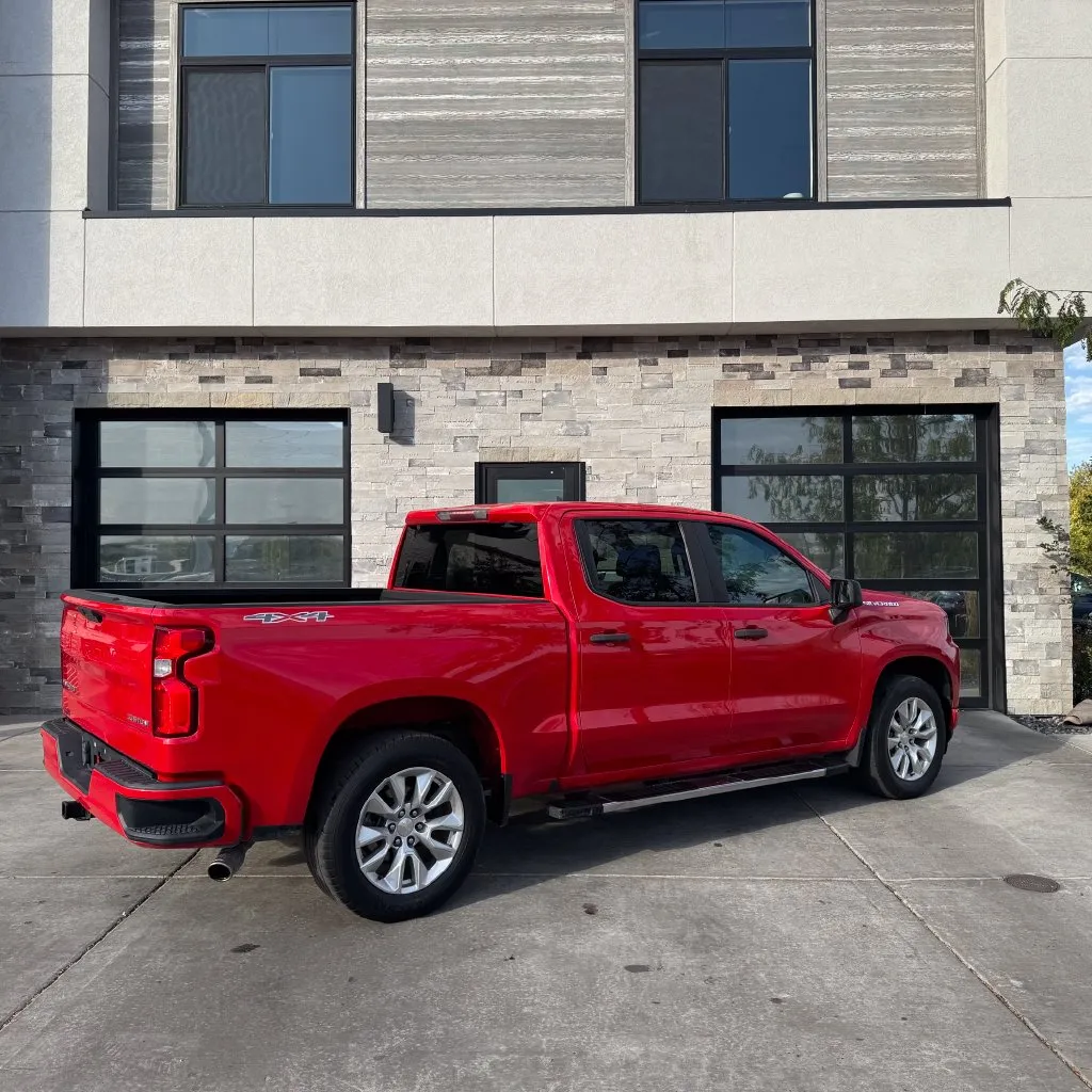 Chevrolet Silverado photo 3