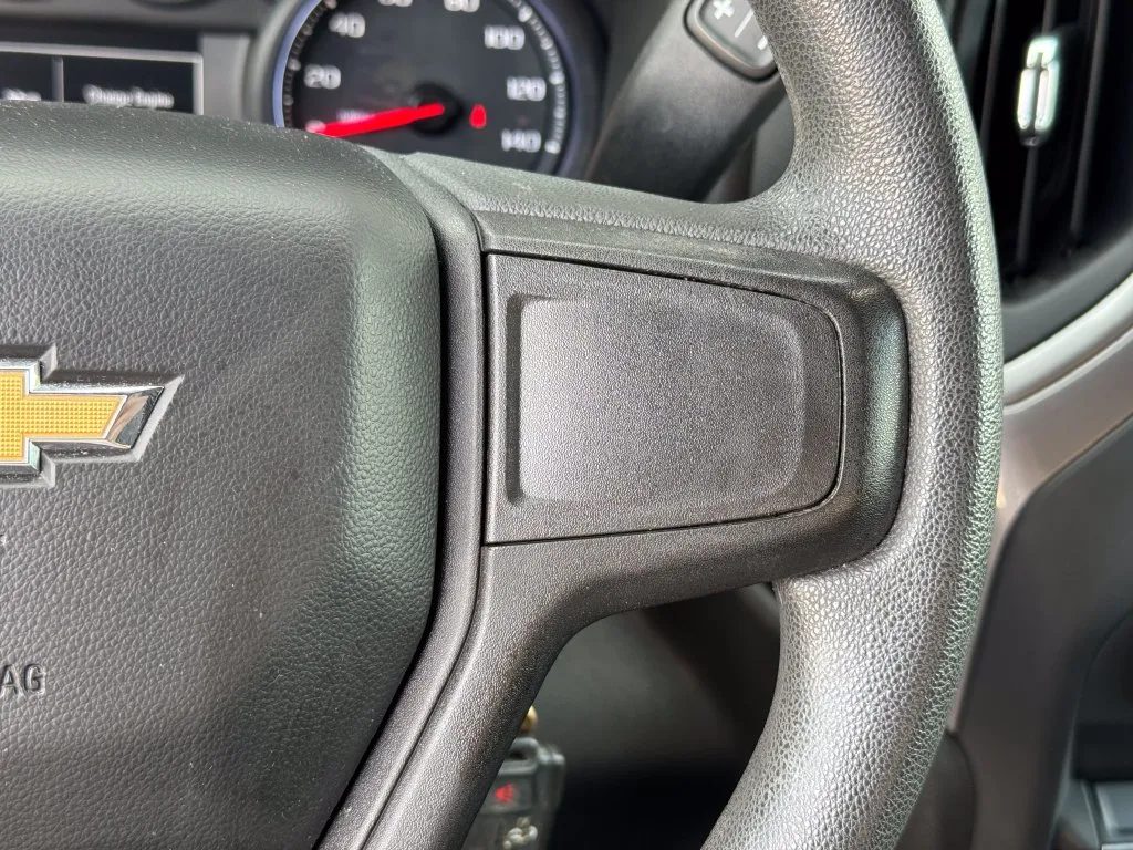 Chevrolet Silverado photo 12