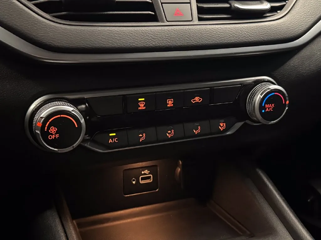 Nissan Altima photo 15