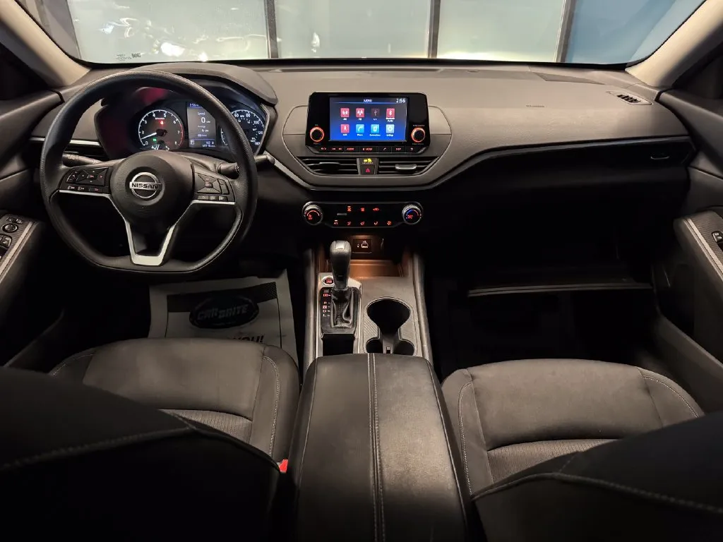 Nissan Altima photo 9