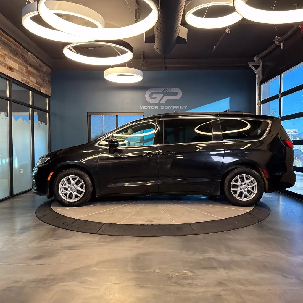 Chrysler Pacifica photo 6