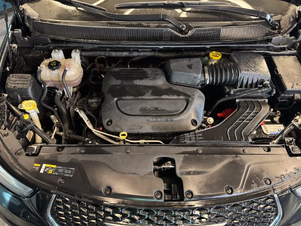 Chrysler Pacifica photo 23