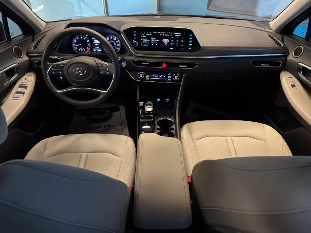 Hyundai Sonata photo 9