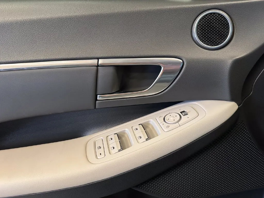 Hyundai Sonata photo 19