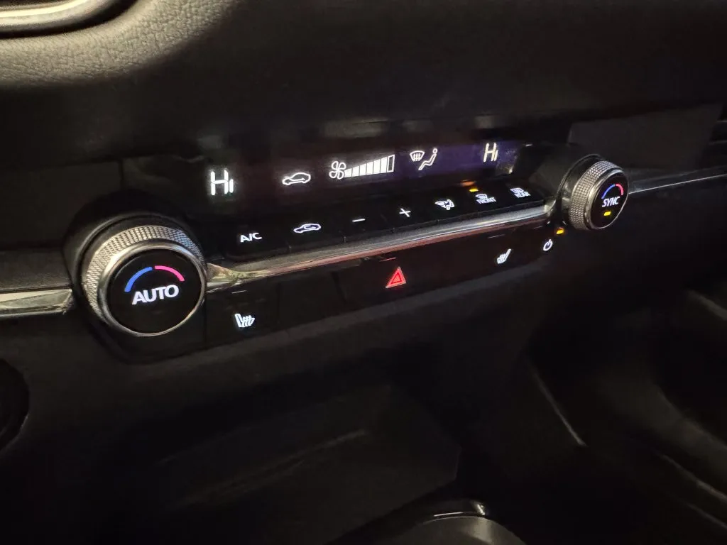 Mazda CX-30 photo 15