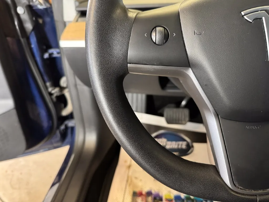 Tesla Model 3 photo 11