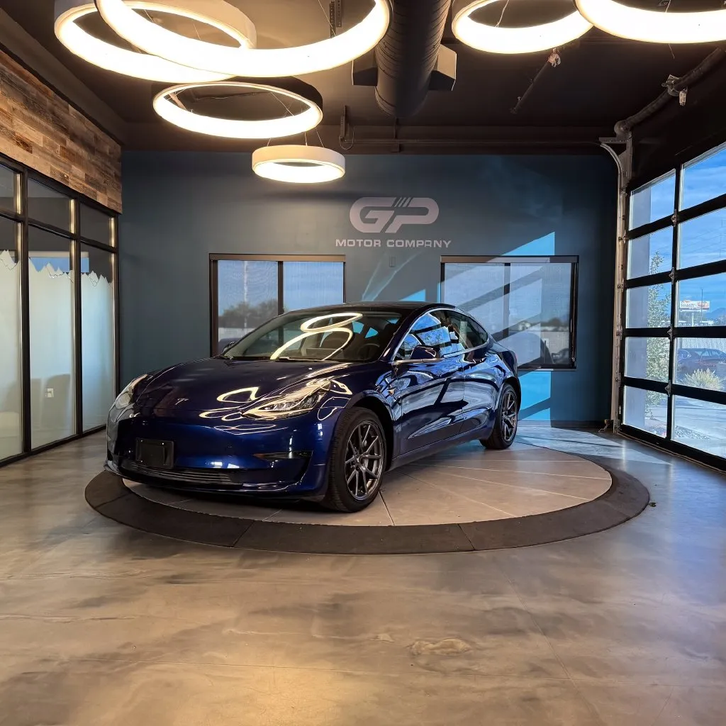 Tesla Model 3 photo 7