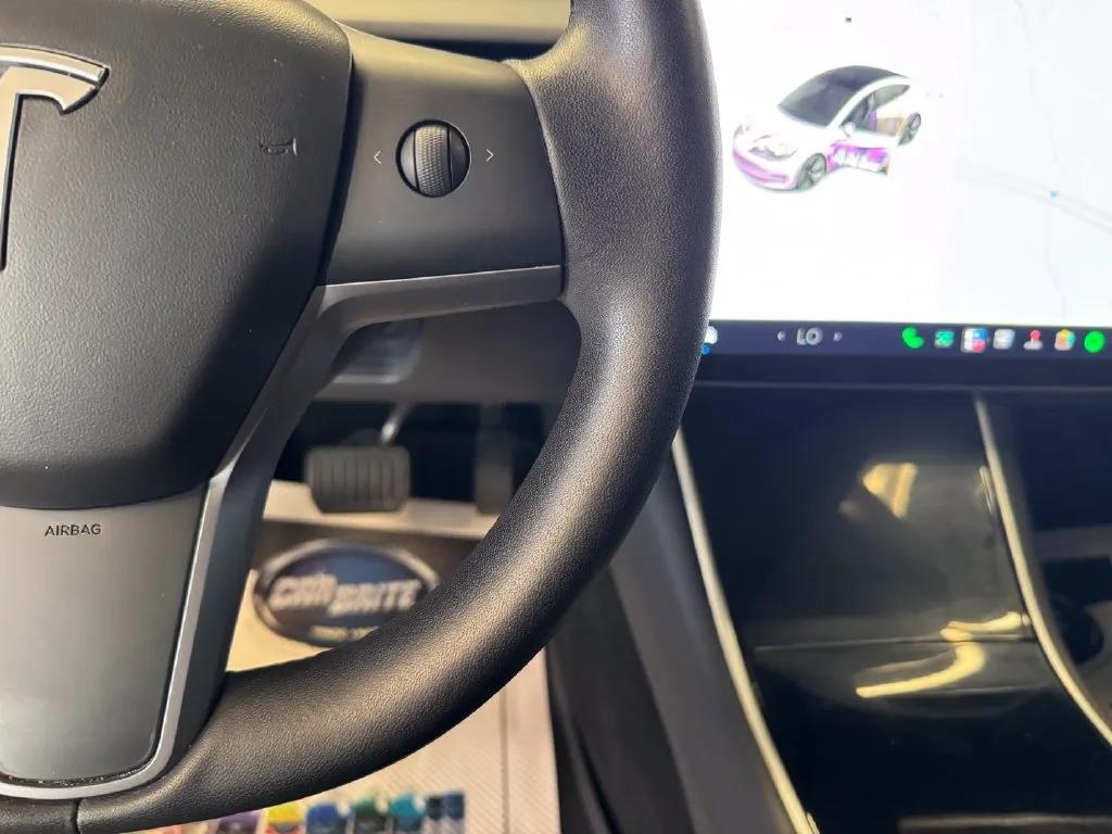 Tesla Model 3 photo 12