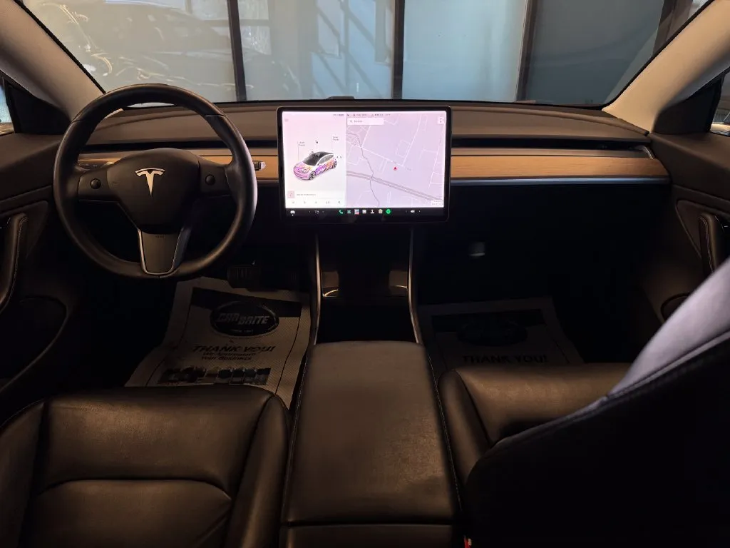 Tesla Model 3 photo 9