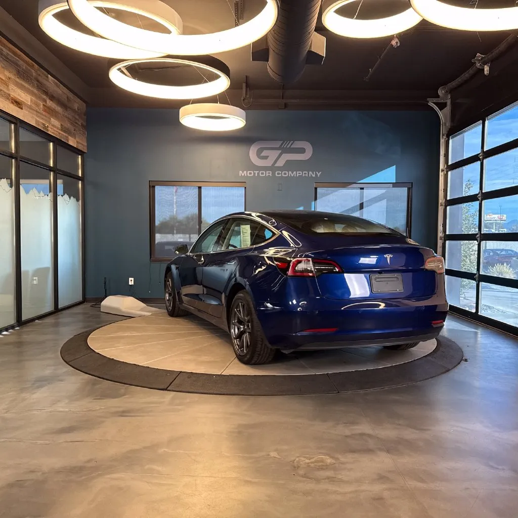 Tesla Model 3 photo 5
